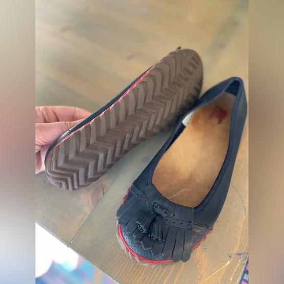 Sorel Black and Red Tassel Loafers Size 7 - Picture 2 of 5